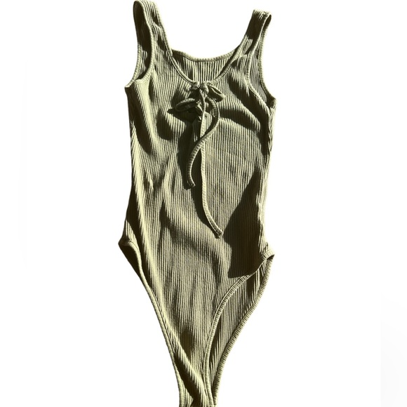 New Green bodysuit with snap. Large super cute - Picture 1 of 4